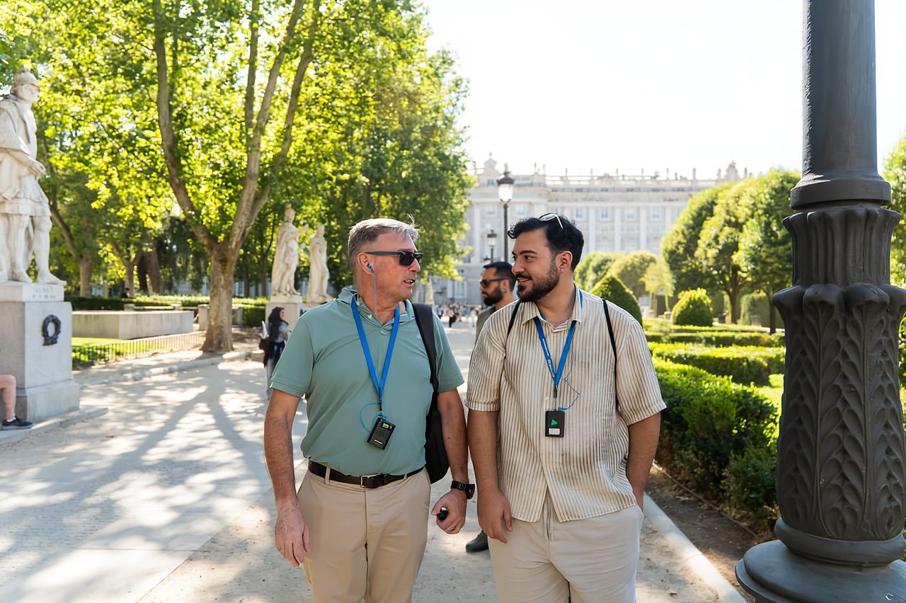 Madrid: Royal Palace Small Group Guided Tour & Wine Tasting