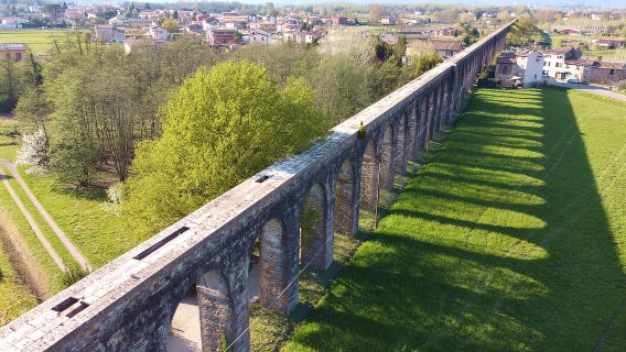 Lucca: Escursione in bicicletta dalla città all'antico acquedotto.