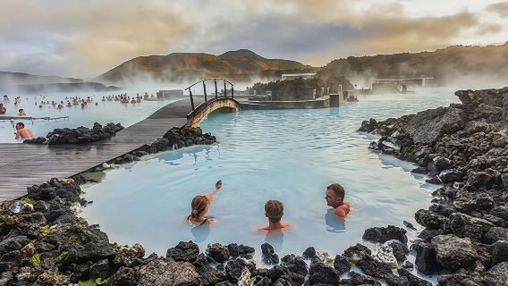 Iceland Golden Circle + Blue Lagoon 1-day tour (small group/city transfers/Blue Lagoon admission ticket included)