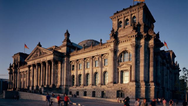 德國柏林萬湖-孔雀島-Werder小鎮中文包車10小時一日遊