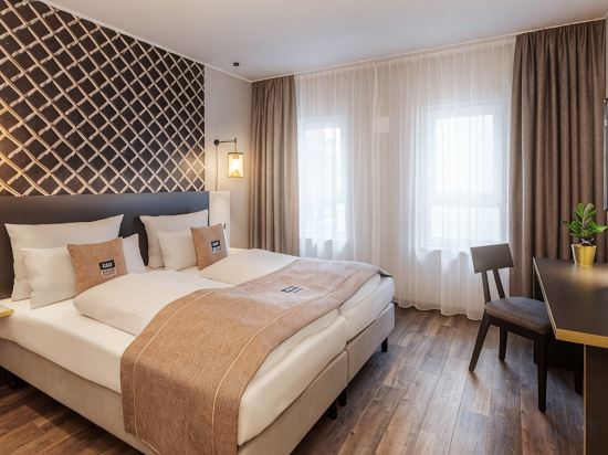 Holiday Inn - the niu, Mesh Stuttgart Messe by IHG - Tap to explore photos