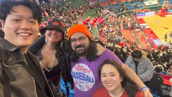 Посмотрите корейский бейсбольный/баскетбольный матч и попробуйте корейскую еду