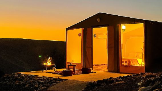 Pernottamento nel deserto di Agafay, tenda Deluxe con spettacolo e piscina