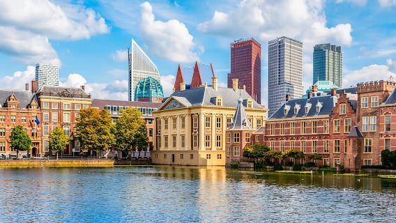 Self guided tour with interactive city game of The Hague