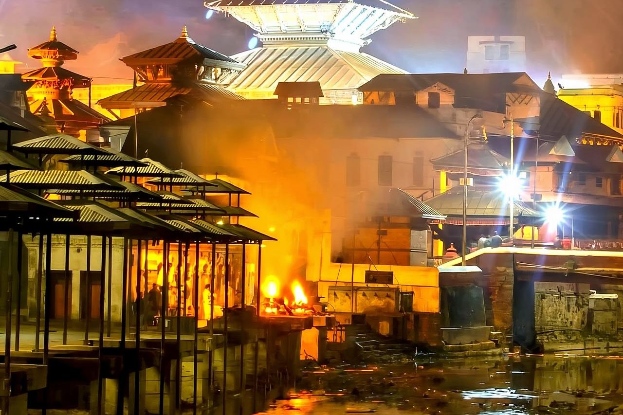 Tour approfondito del tempio di Pashupatinath, del crematorio indù e di Aarati