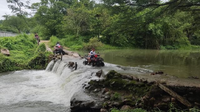Escursione avventurosa di un'intera giornata nel Distretto di Mueang Nakhon Nayok con pranzo incluso