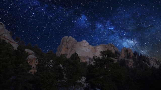 Mt Rushmore Night Ceremony and Tour - with Tunnels and Stargazing
