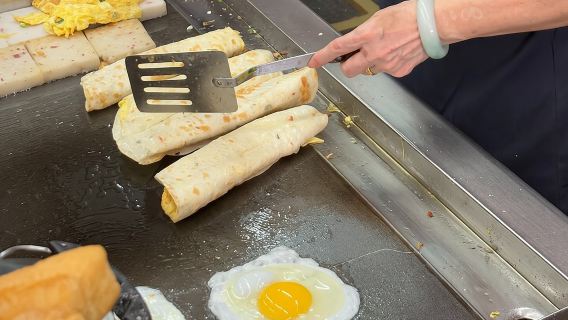 4-Hour Morning Cycling City Tour (incl. breakfast)