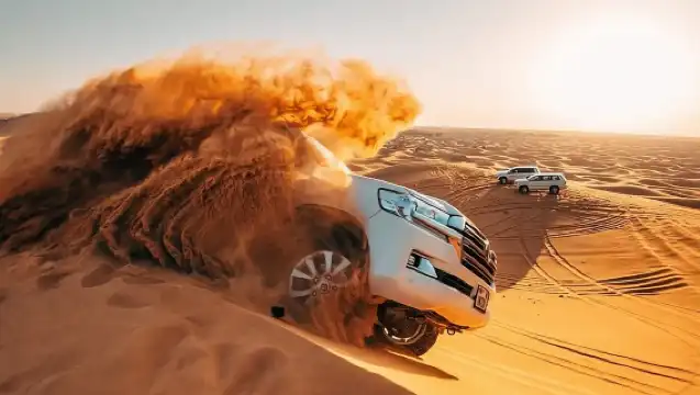 沙漠越野車或沙灘車自駕遊，含燒烤晚餐和駱駝騎行。