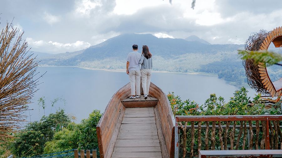 與羊駝相遇並享受瓦納吉里隱山峇里島日遊的壯麗景色