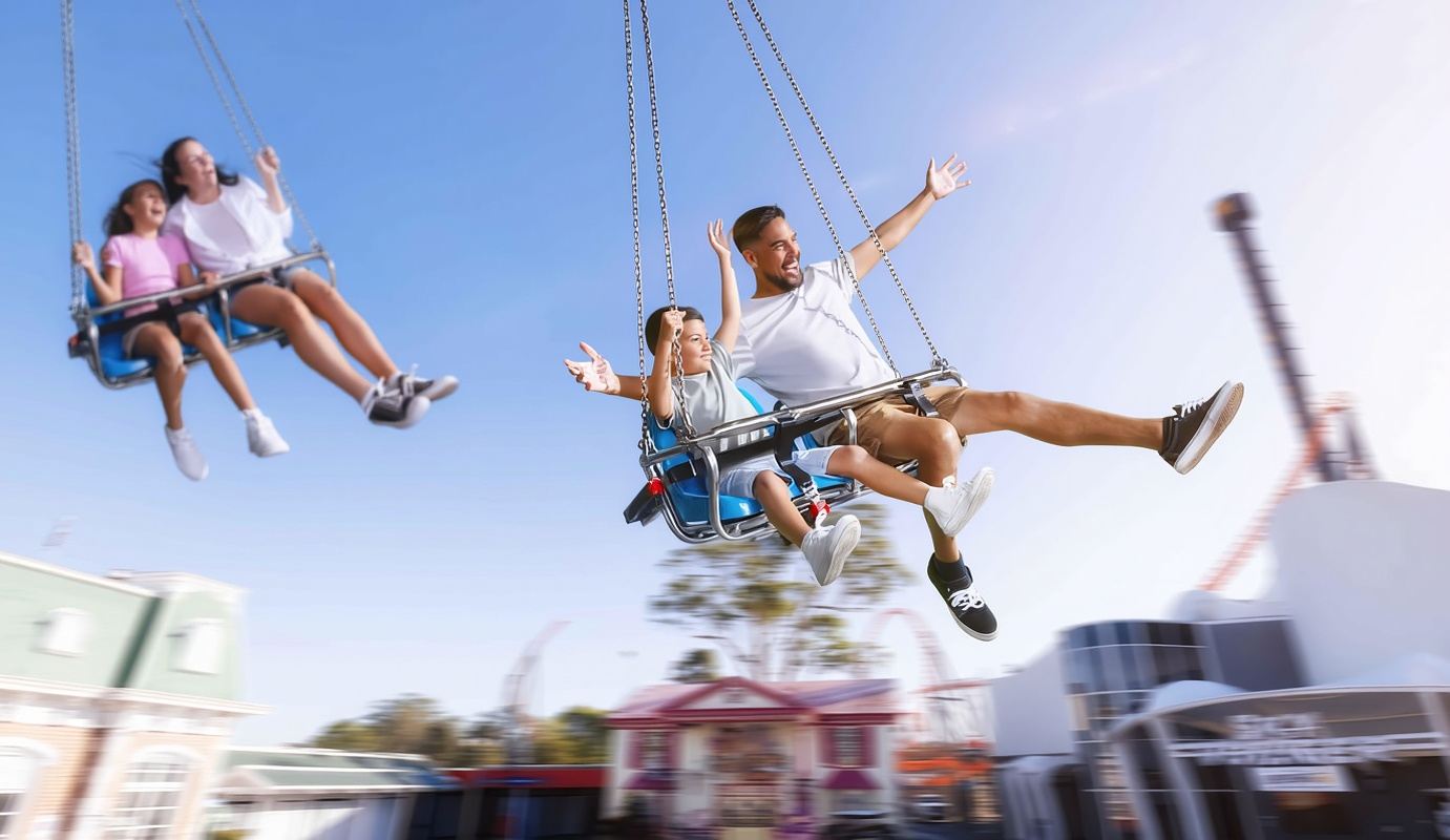 Gold Coast: Dreamworld & SkyPoint 2-Day Ticket