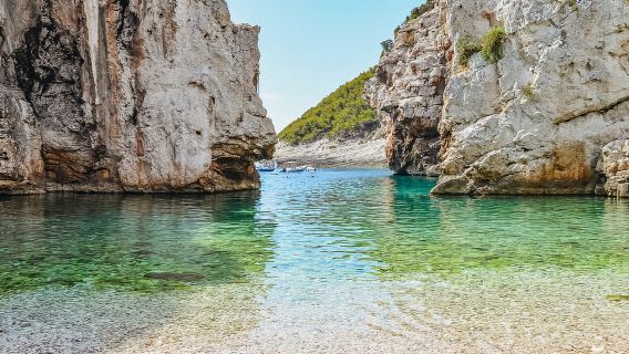 From Hvar: Vis Island and Blue Cave Speedboat Tour