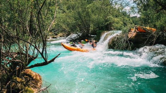 Slunj: kayak en ríos y cascadas en el río Mrežnica