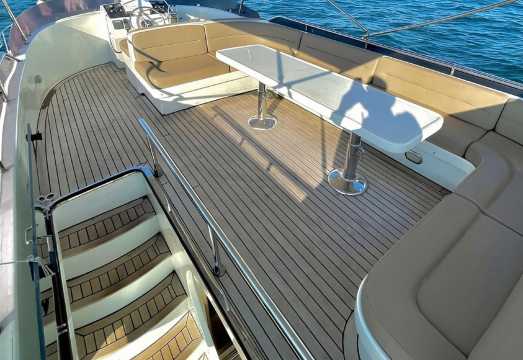 Istanbul: Small-Group Luxury Yacht Sunset Cruise w/ Snacks