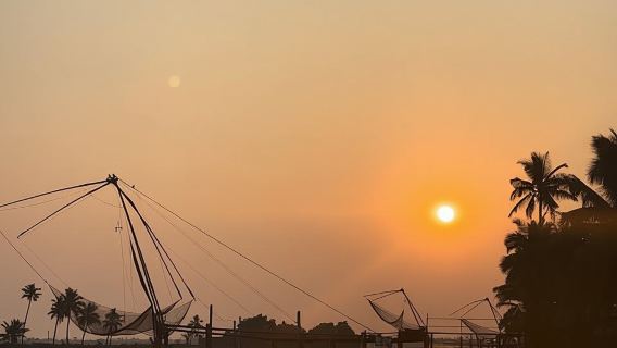 Pengembaraan Berkayak di Kadamakkudy , kochi dengan pemindahan