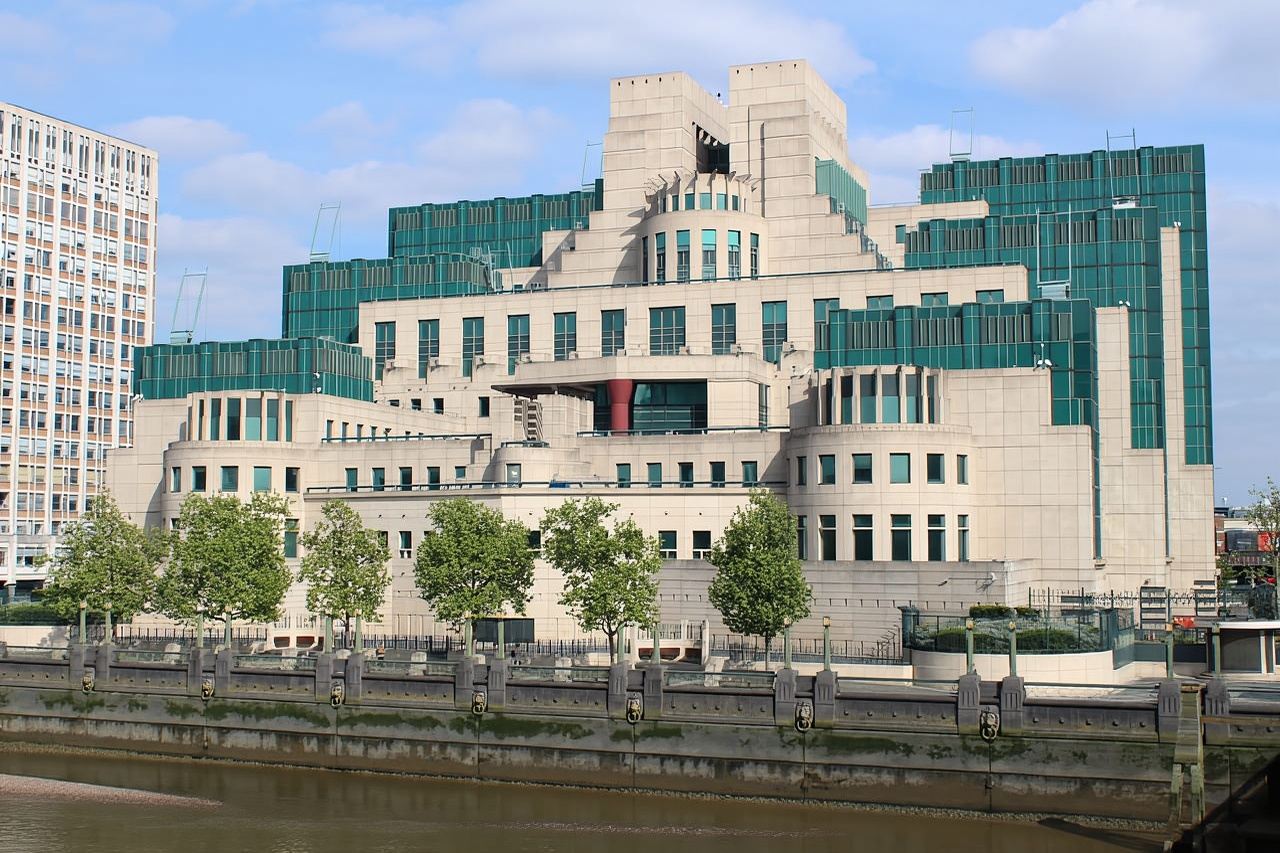 James Bond Shooting Locations 2-Hour Walking Tour of London