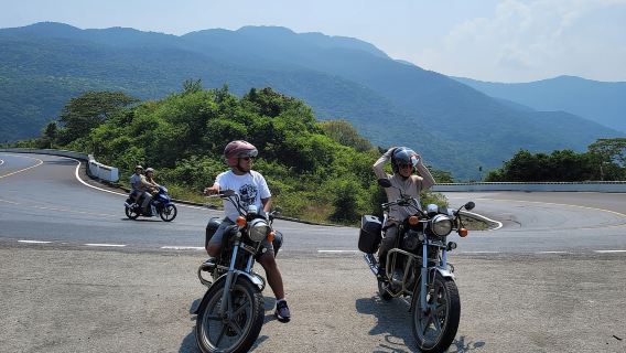 Dari Da Nang: Tur Lingkar dan Kota Hai Van Pass oleh Easyrider