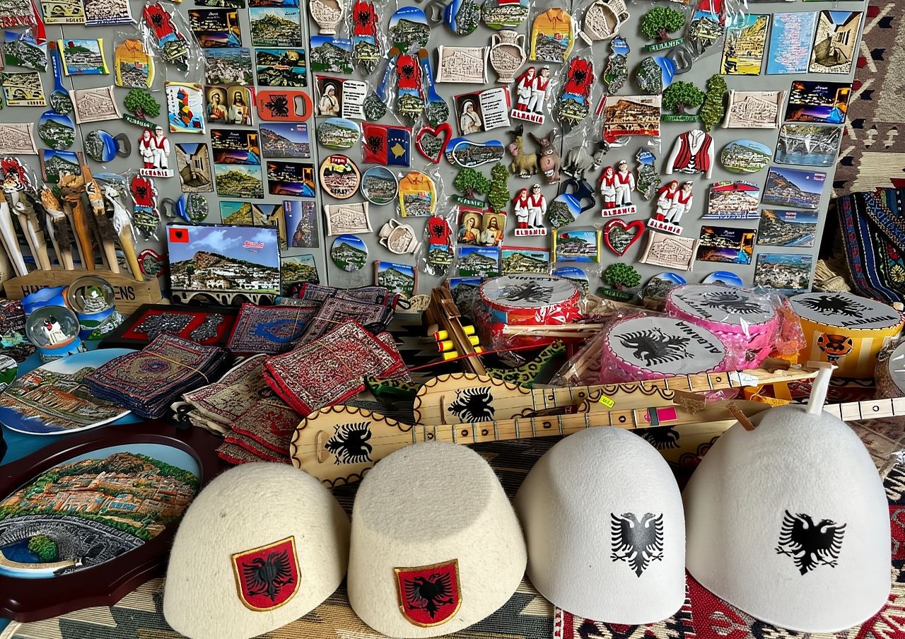 Desde Durres/Golem: Excursión guiada al Distrito de Berat y el Lago Belshi