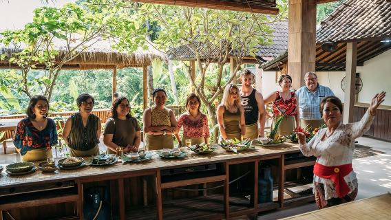 Clase de cocina auténtica en Ubud, Bali – Aprende a preparar platos locales con sabores tradicionales