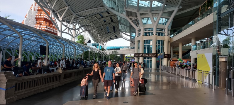 Kuta Centre /Legian: Departure Transfer from Hotel to Bali Airport (DPS)