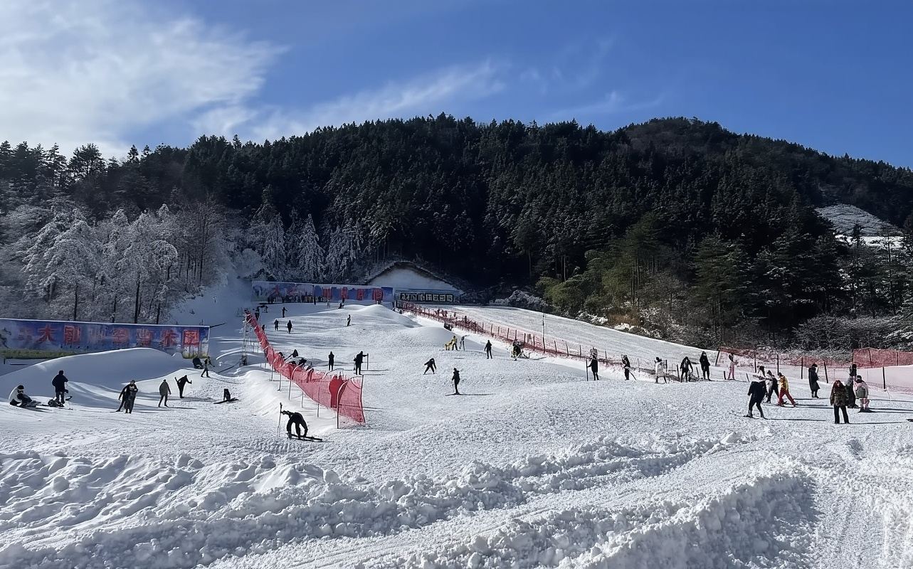 安慶市區包車來回｜岳西大別山滑雪樂園+天悅灣溫泉一日包車遊