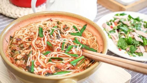 Lijiang Kochkurs & Marktbesuch: Mit einem Naxi-Familienführer authentische Aromen aus Yunnan genießen