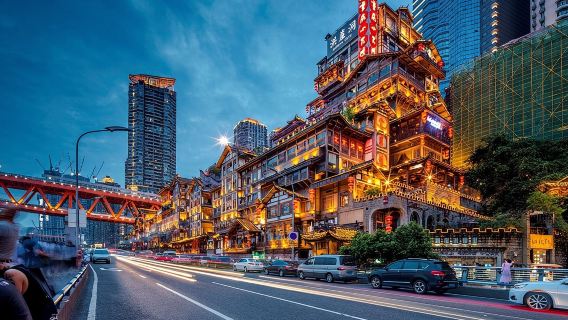 Tour nocturno privado por la ciudad de Chongqing con cena de olla caliente