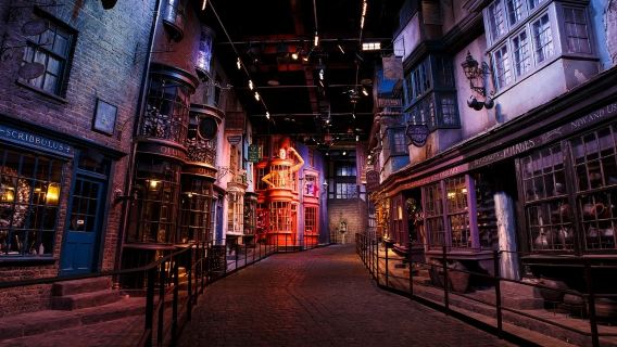 Harry Potter Warner Bros. Studio London: Entry + Roundtrip Transport