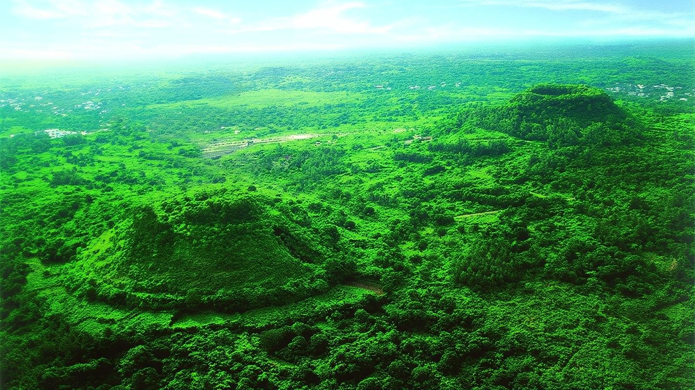 Haikou 1-day tour by private charter: Sotte Porticos Streets Maikou + Geopark + Mission Hills Huayi Brothers Feng Xiaogang Movie Town EA