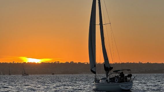 Tramonto Deluxe e vela giornaliera per piccoli gruppi