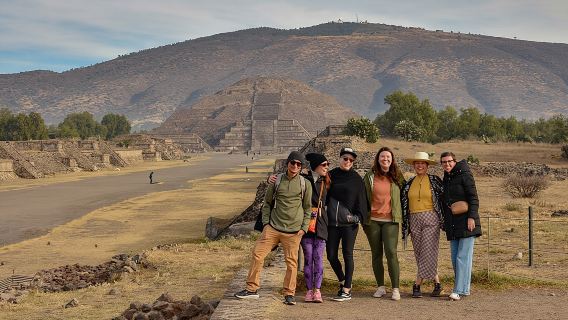 Piramidi di Teotihuacan e ristorante la Gruta (Originale)