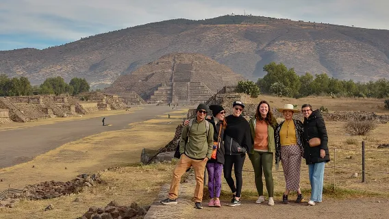 Piramidi di Teotihuacan e ristorante la Gruta (Originale)