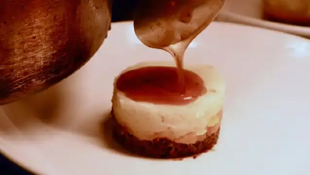 Edinburgh: Food Tour with Scotch, Haggis, Secret Dish & More