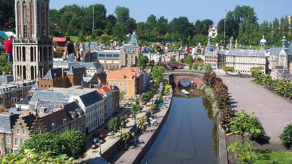 Taman Miniatur Madurodam, Gedung Parlemen dan Rumah Ksatria, Pabrik Keramik Biru Delft