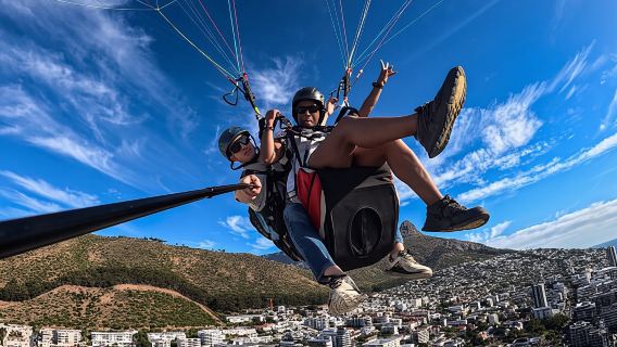 Kapstadt: Tandem-Paragliding mit Blick auf den Tafelberg