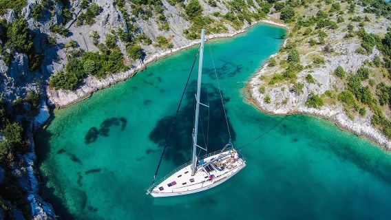 Pelayaran Berlayar Semi-Pribadi ke Teluk Ikonik (Pilihan Terbaik Ekskursi Pantai)