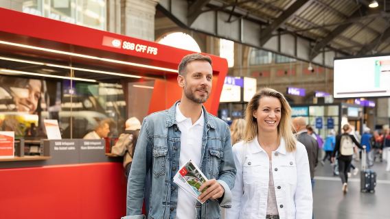 Swiss Travel Pass (Golden Pass Express/Glacier Express + electronic ticket/ Physical Ticket+ free family card + unlimited rides including transportation in 90 cities)