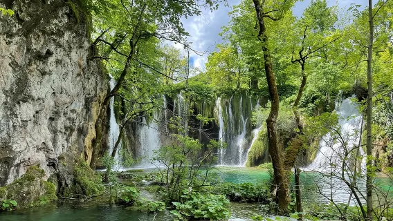 Gita di un giorno ai laghi di Plitvice e Rastoke da Zagabria con biglietto d'ingresso
