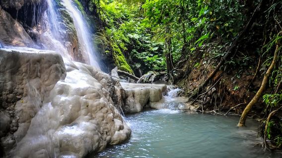 Chiang Mai, Thailandia - tour di un giorno al campo degli elefanti e alla cascata Sticky