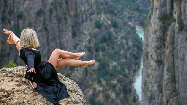 アランヤ発 タジ渓谷&セルゲとアダムロックスツアー BBQランチ付き