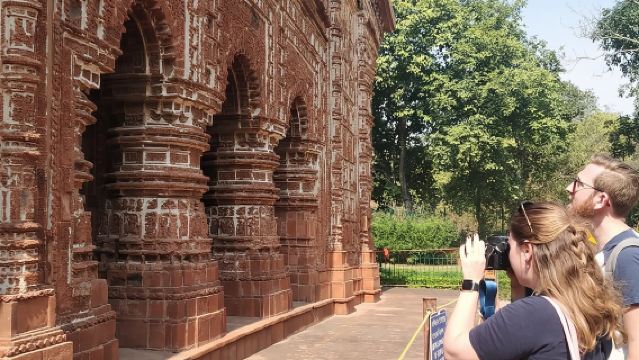 Day trip from Kolkata to Bishnupur for Terracotta Temples and Silk