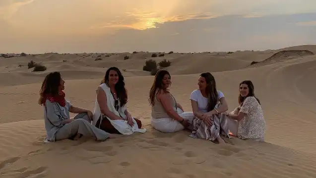 杜拜清晨沙漠探險：騎駱駝滑沙獵鷹照片