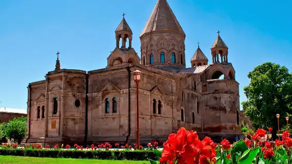 アルメニアの聖地日帰りツアー：エチミアジン、ゲガルド修道院、ノラヴァンクのディープツアー
