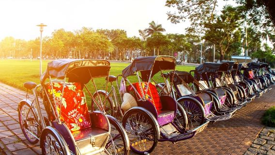 Hue Cyclo Tour, Folk Music on Perfume River with Hue Cuisine