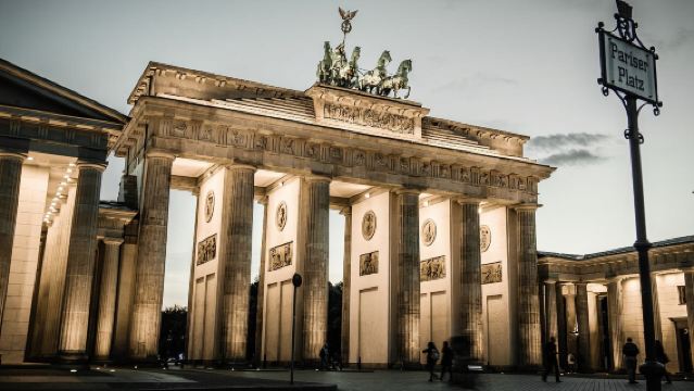 德國-柏林|博物館文化與街頭藝術之旅 10小時中文包車一日遊