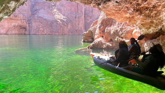 Desde Las Vegas: Recorrido en kayak por la Cueva Esmeralda con recogida en el hotel