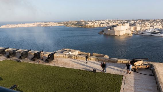 Valletta: Guided Walking Tour with St. John's Co-Cathedral
