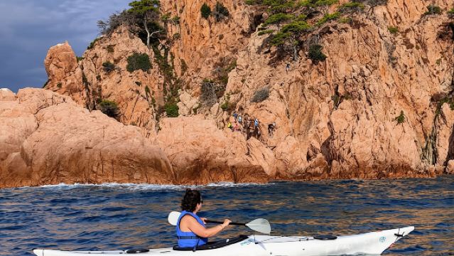 Sant Feliu de Guíxols - Costa Brava: Escursione in Kayak Mattutina