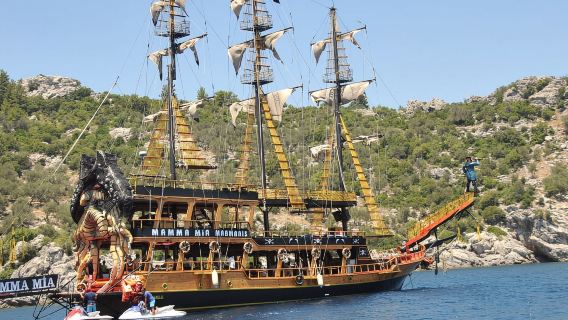 Marmaris: Chuyến đi thuyền cướp biển trọn gói có tùy chọn đón khách