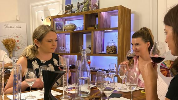 Lawatan Wain Saint Emilion + bengkel pengadunan Bordeaux sehari penuh